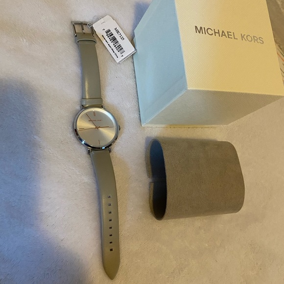 MK WATCH - Picture 5 of 5